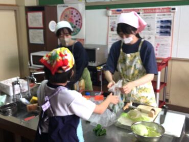 ［小学部］総合的な学習の時間「野菜を育てよう」