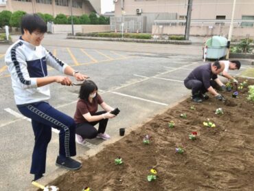 花壇整備作業