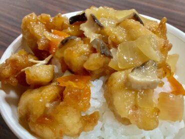 食１９丼「国吉きのこのチキン南蛮丼」