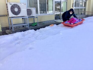 ［小学部］遊びの指導「雪の上をすべろう」