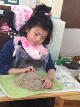 ［小学部］自立活動「キネティックサンドであそぼう」