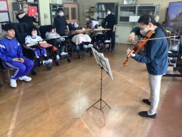 ［中学部］音楽「生演奏を聴こう（コンサート）」