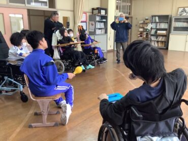 ［中学部］学級活動「カラオケ大会」